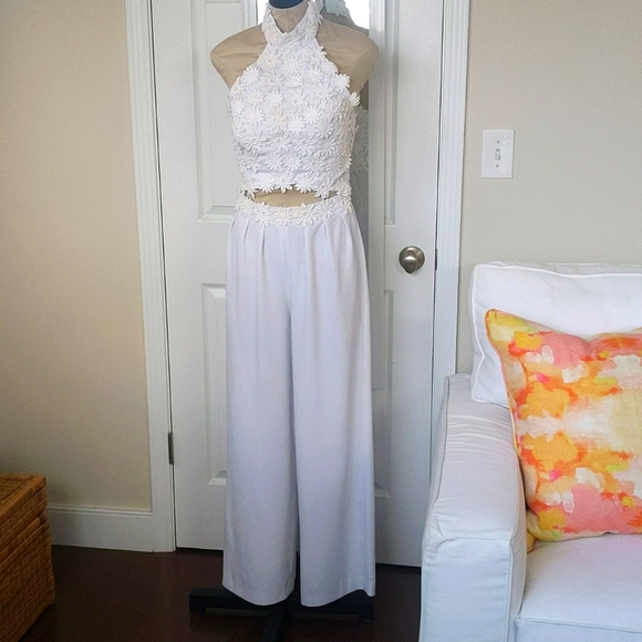 Vintage White Jumpsuit Flower details - Picture 2 of 8